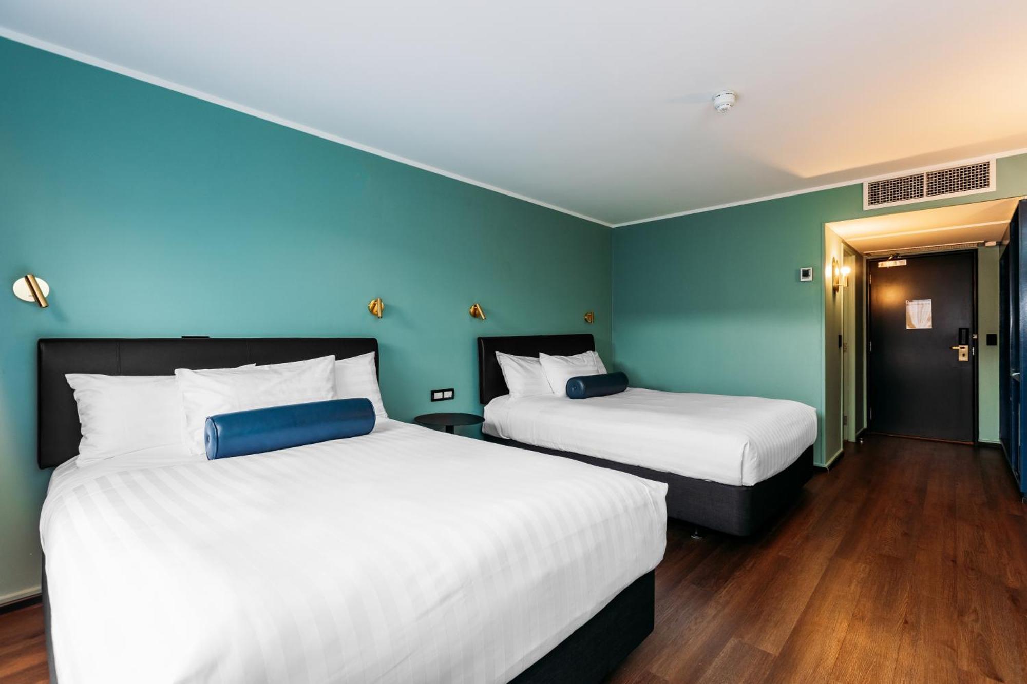Naumi Twin Room (Two Queens)