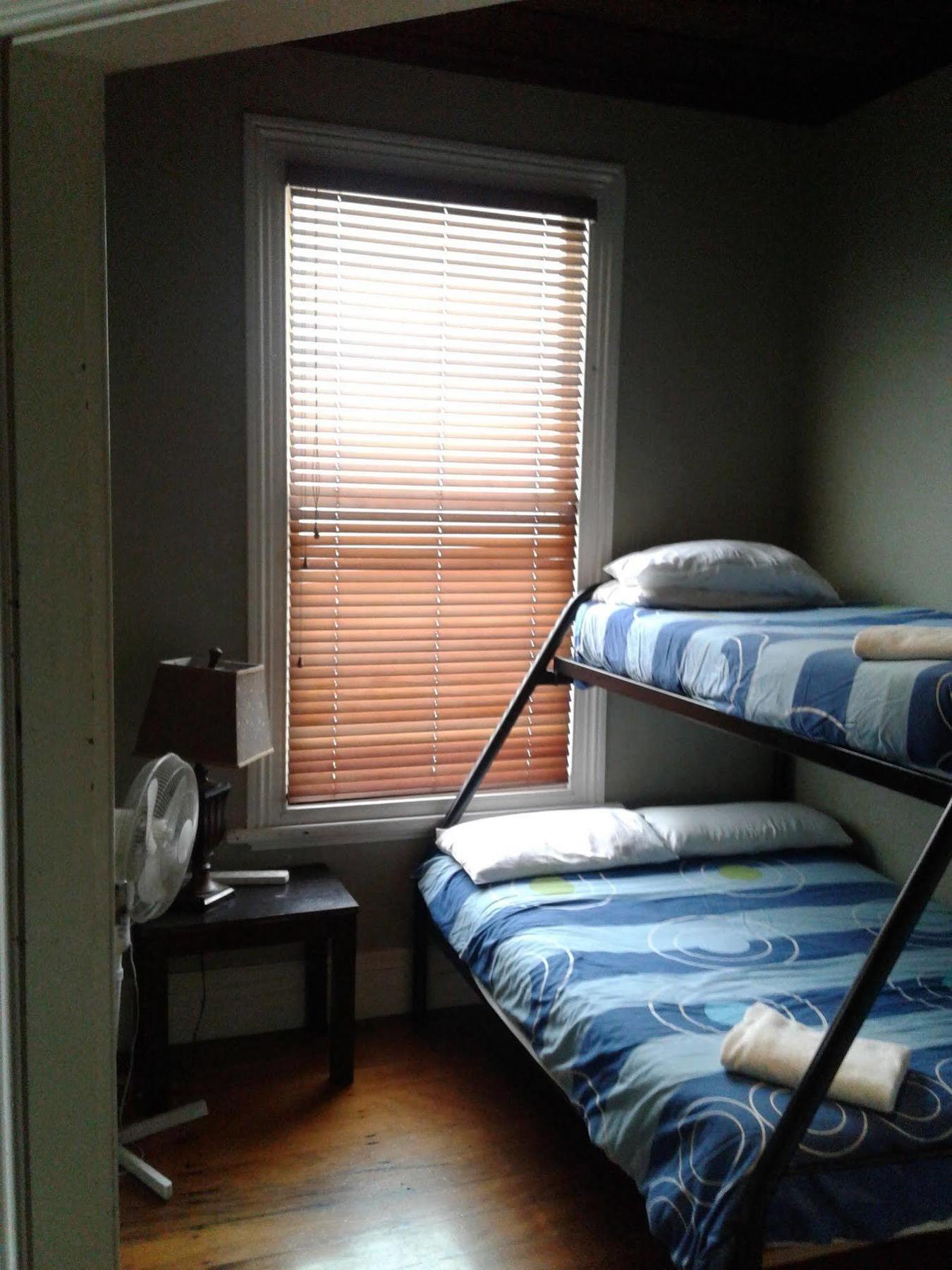 Quarto com Cama de Casal ou 2 de Solteiro