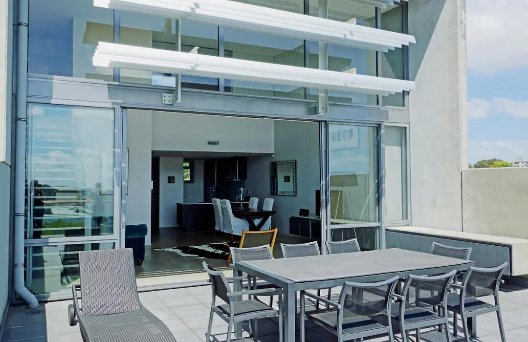 City Fringe Apartment With Sky Tower And City Views-1