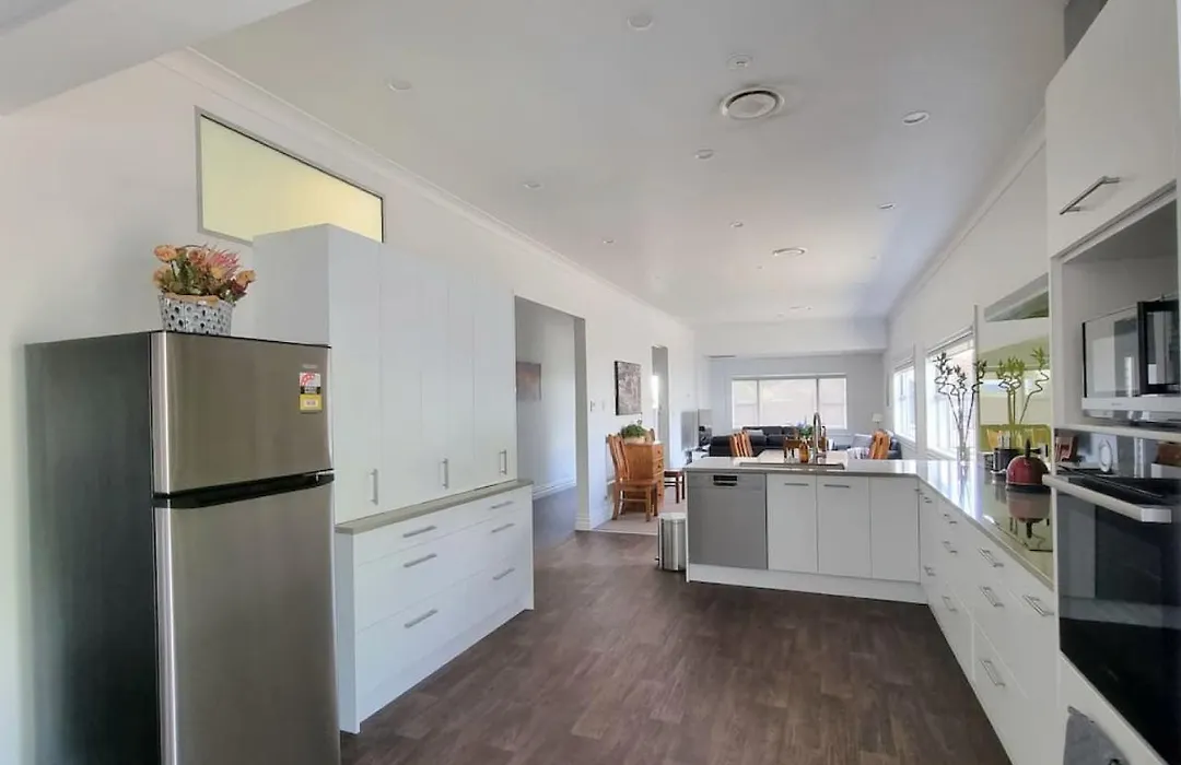 Central Auckland 5-Bedroom Villa With Free Parking-1