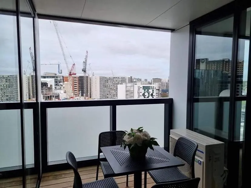 Modern, Central City, Penthouse Floor Apartment.-1