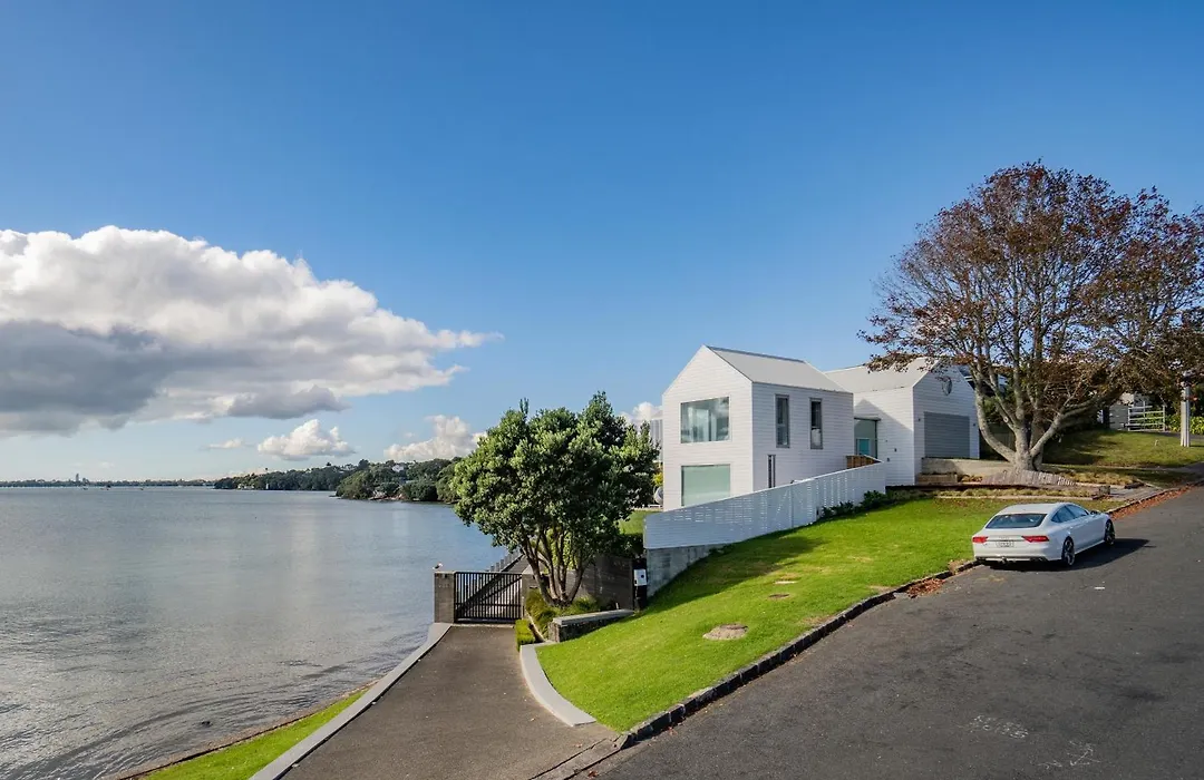 Harbour View - Westmere Holiday Apartment-1