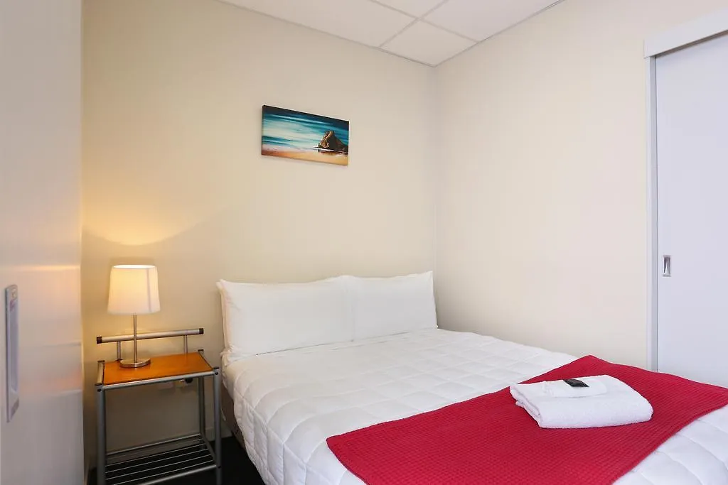 Kudos Business Suites & Airport Motel-1
