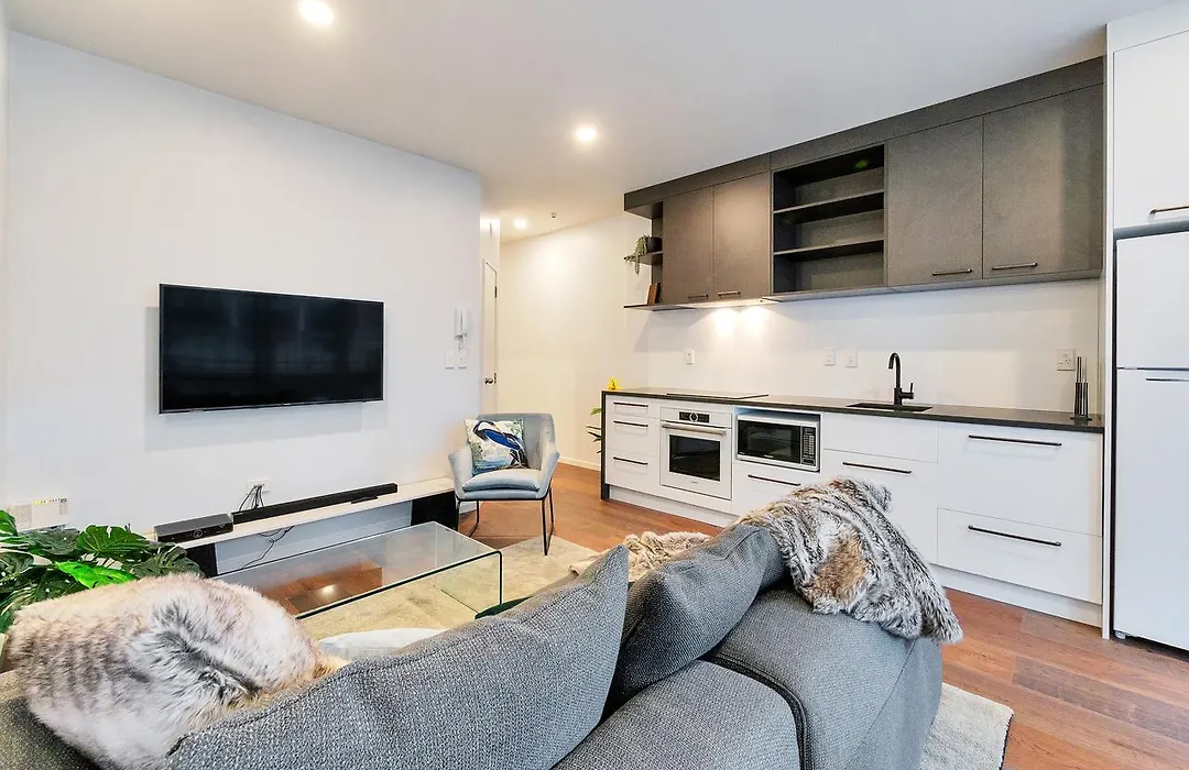Chic Metro Apartment With Free Parking And Air-Con-1