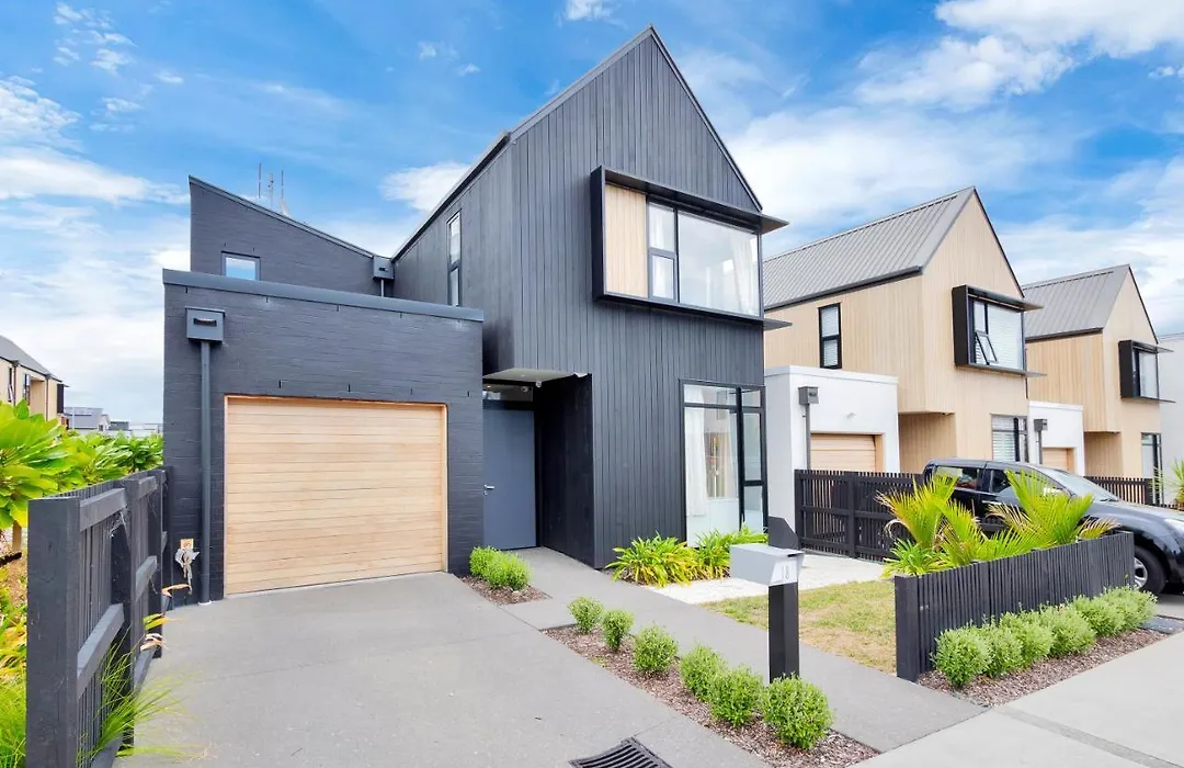 Blissful Breeze Townhouse With Parking And Patio-1