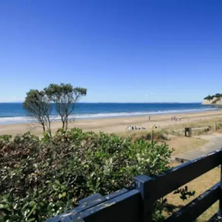 Northshore Cliff-Top Hideaway, Expansive Sea Views-2