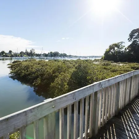 Harbour And Coastal 3 Bedroom Home With Path Views-2