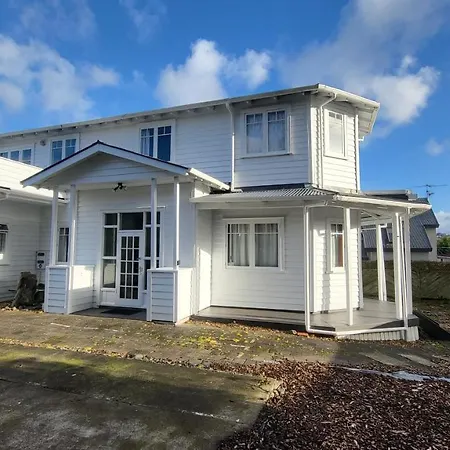 Entire Guest Home By St Lukes Mall-3