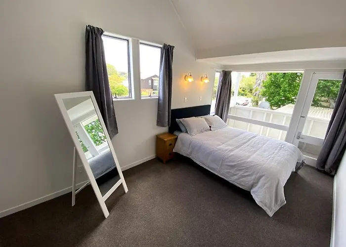 Chamberlain House - 3 Bedroom House By Manly Beach Auckland