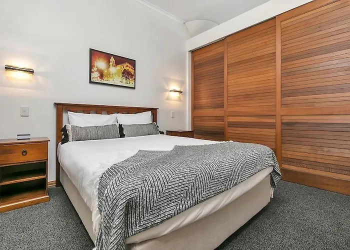 Spacious One Bedroom Apartment On Princes Wharf Auckland