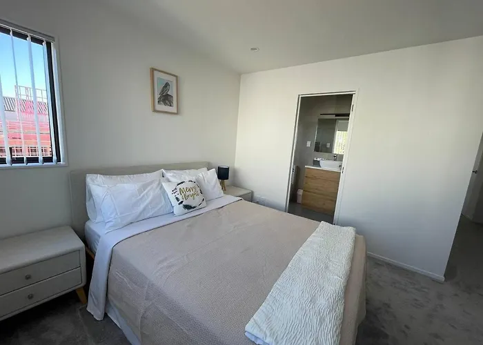4 Bedroom Home Fully Furnished In Papakura, Auckland