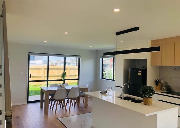 Modern & Luxurious Home 8 Auckland