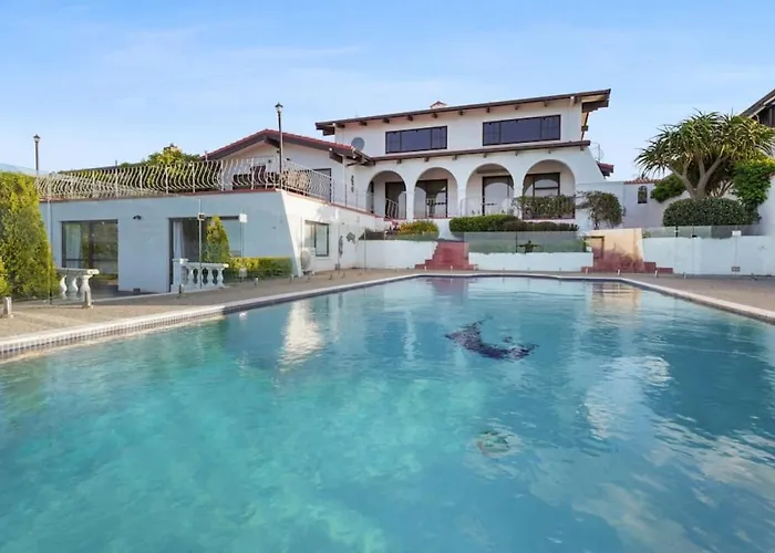 Magnificent Beachfront Mansion - Pool - Fireplace Auckland