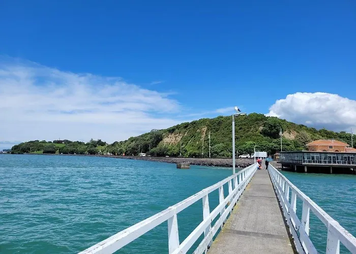 Radcliffe House - Auckland Holiday Home