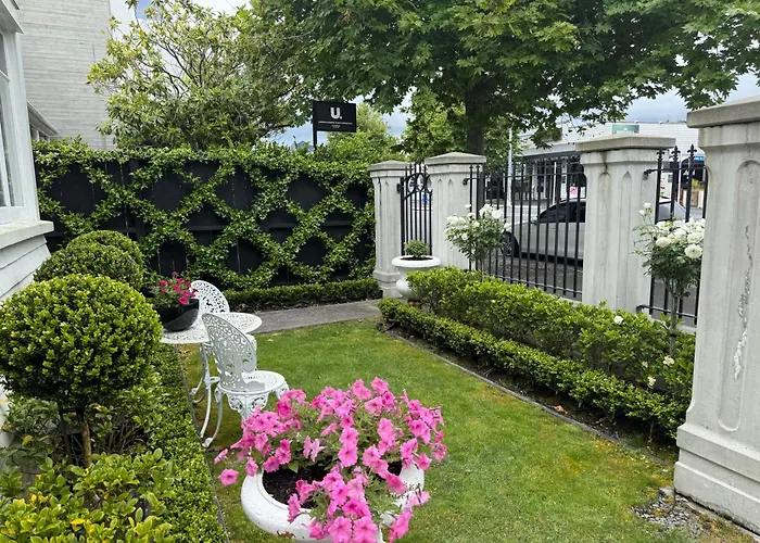 Pension in Auckland