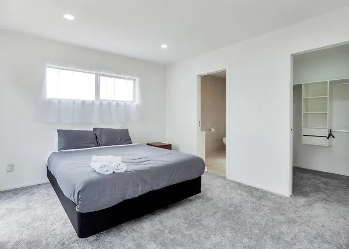 Spacious 5 Bedroom Home Free Wifi&Netflix Auckland
