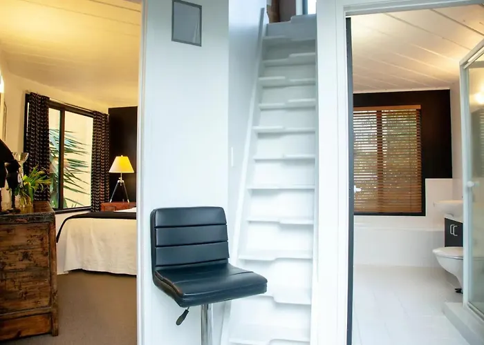 Bright 2 Bedroom Townhouse In Central Parnell Auckland